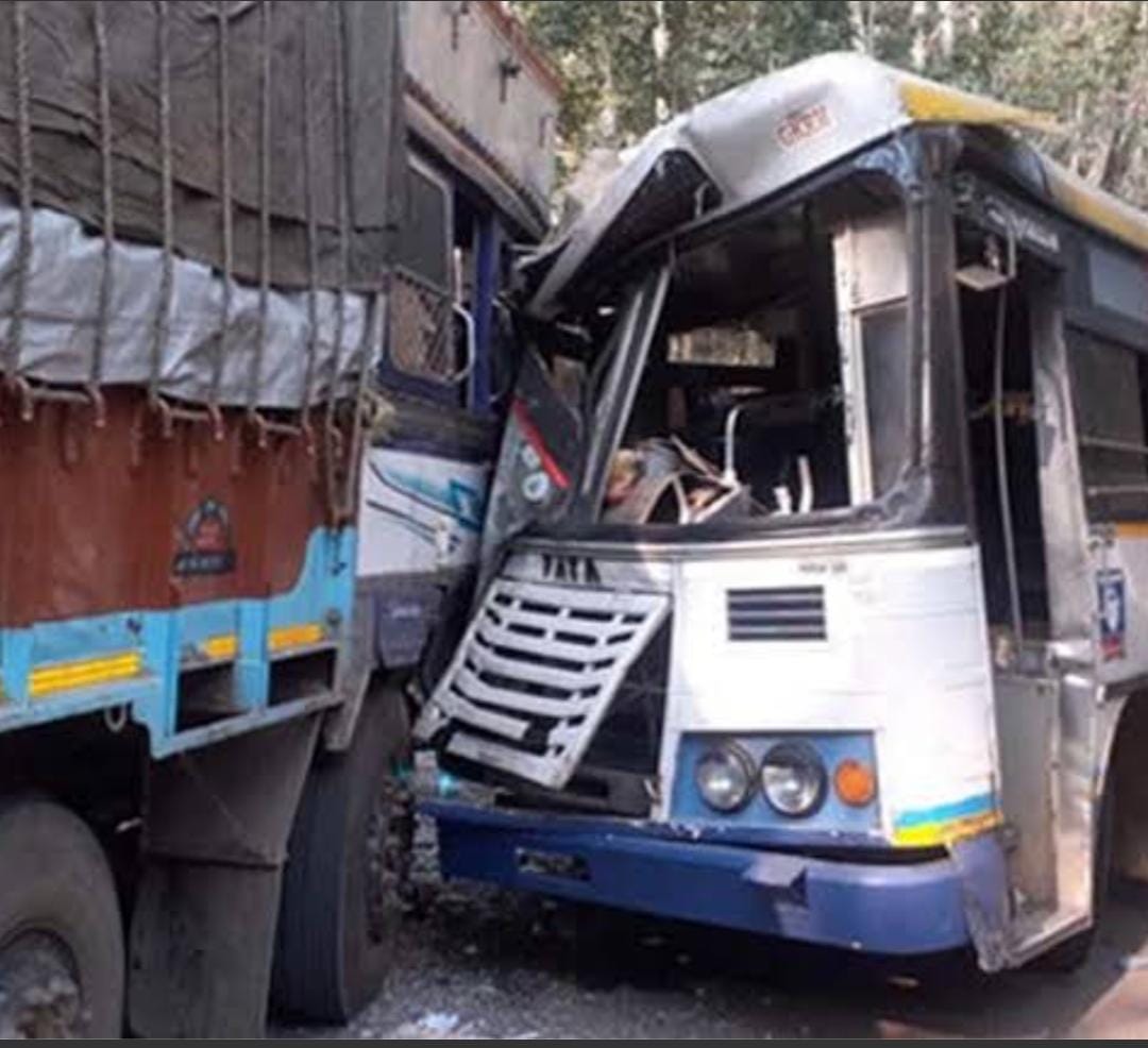 కరీంనగర్ జిల్లాలో రోడ్డు ప్రమాదం